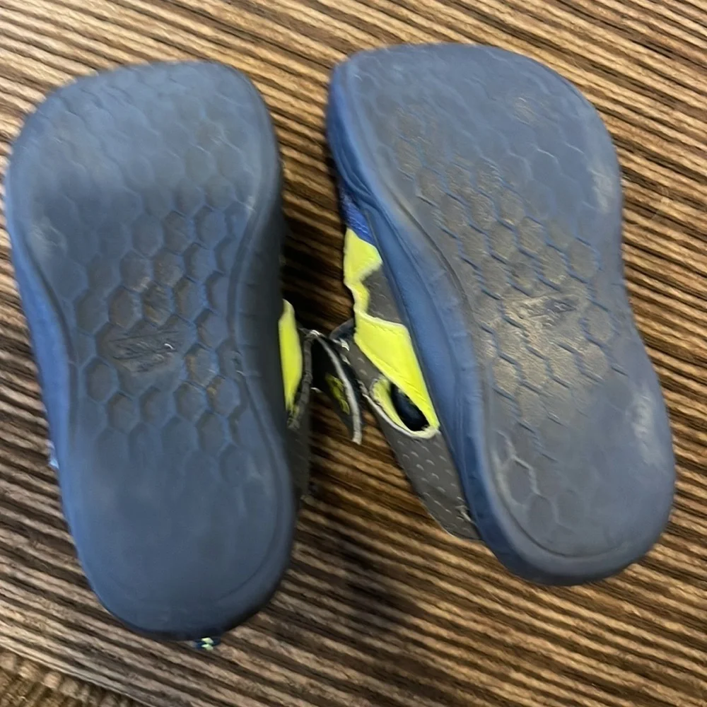 Osh gosh water shoes sandals
